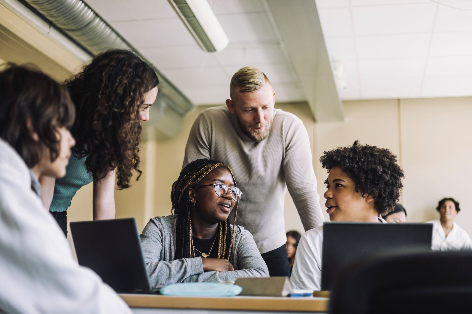 O compromisso da Microsoft com a IA na educação: proteger os alunos e fortalecer o aprendizado 3